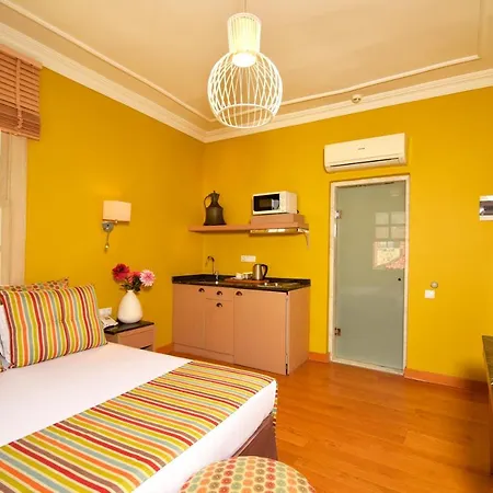 Stunning Studio Flat With Jacuzzi Near Hadrian's Gate Hostel Antalya