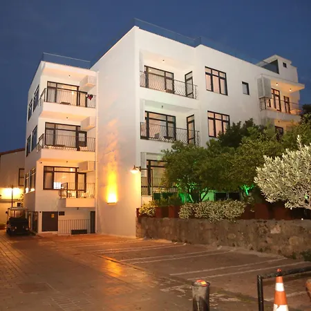 Hostel Stunning Studio Flat With Jacuzzi Near Hadrian's Gate *