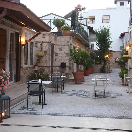 Stunning Studio Flat With Jacuzzi Near Hadrian's Gate *