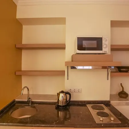 ホステル Stunning Studio Flat With Jacuzzi Near Hadrian's Gate アンタルヤ